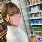 色白スレンダーな喫茶店の看板美女を騙して、複数で遊び十連続中出しごっこ。