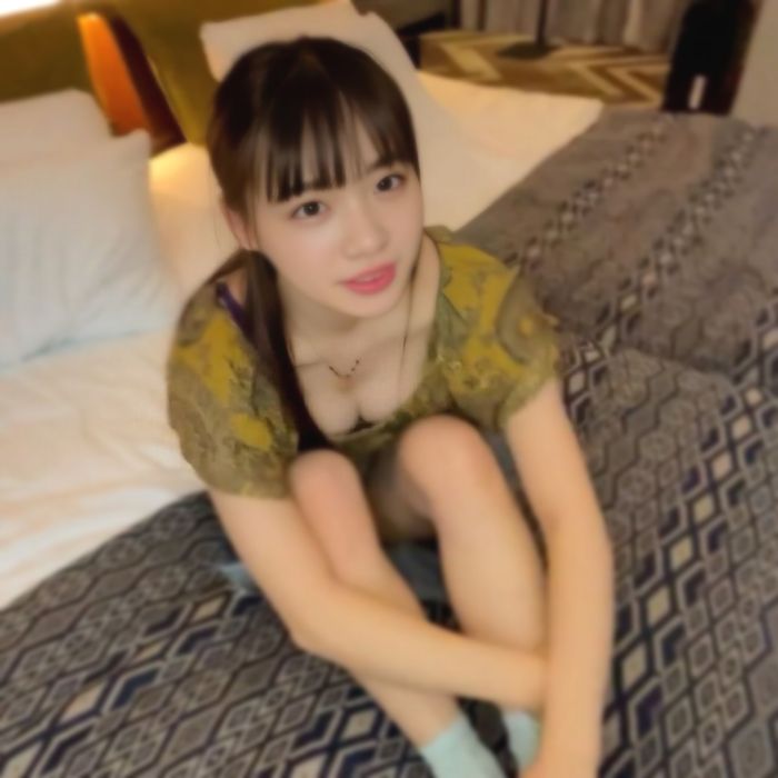 アイドルグループ出身緑色担当の18歳　大陰唇を覆いつくす剛毛から滴る中出し映像　※別録特典有