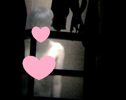 裸で洗濯物を取ってしまうカワイイJDさん