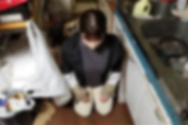 【初撮り】昔はそれなりの資産家だった爺さんが返済してこなかったので自宅に行ったら、嫁がいたので爺さんが遠くから見てる中ハメ撮りしてきました。 2 【初撮り】昔はそれなりの資産家だった爺さんが返済してこなかったので自宅に行ったら、嫁がいたので爺さんが遠くから見てる中ハメ撮りしてきました。
