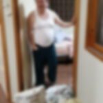 【初撮り】昔はそれなりの資産家だった爺さんが返済してこなかったので自宅に行ったら、嫁がいたので爺さんが遠くから見てる中ハメ撮りしてきました。