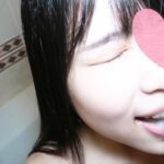 【無修正】顔出しNGの完全素人女子大生に強制顔射！亀頭ねっとり手コキでおっさんチンポを即射に導くエロテク。拡張済み柔らかマンコに中出し2回射精