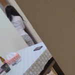 【個人】多重債務のスレンダー女は男に夢中で滞納。公営住宅に押入り、ベランダで辱めを与え、他人汁を垂れ流す。
