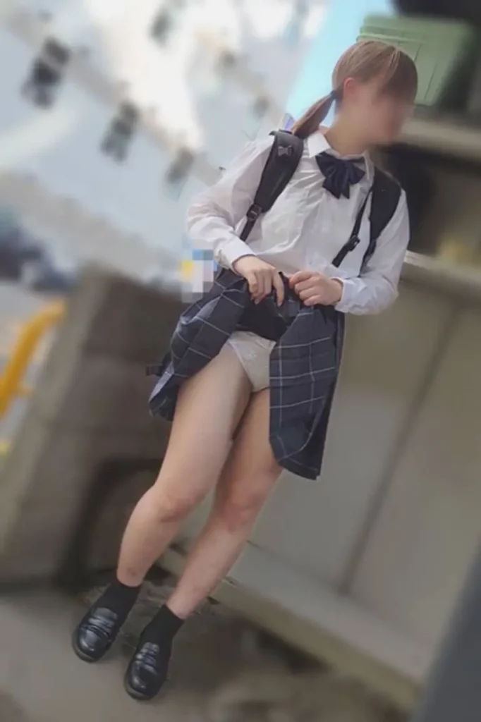ツインテのハーフ美少.女パンチラ撮影だけと呼び出しホテルへ…
(HD1080P)