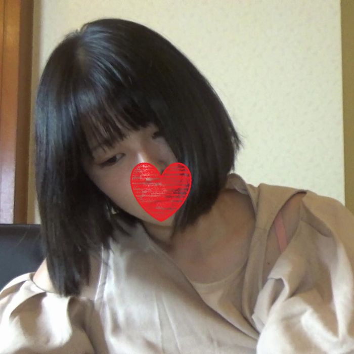 （個人撮影）顔出し　嫌そうにするJDに、こっそり切った穴あきゴムで中出ししてあげました！