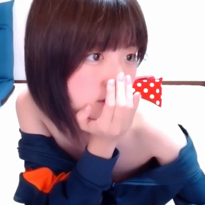 地下アイドル風な色白美女のエッチな配信