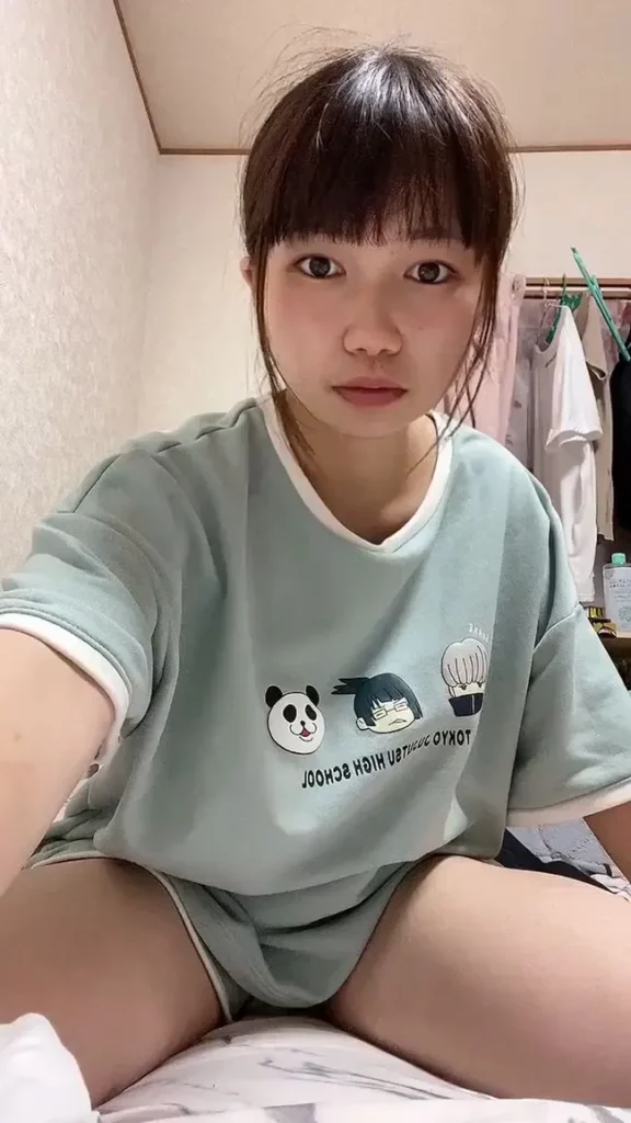 激しいオナニーでイク素人ちゃん