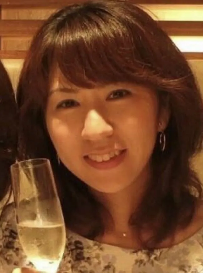 【画像56枚・動画5本】嬉しそうに笑顔でセックスをする清楚系の嫁