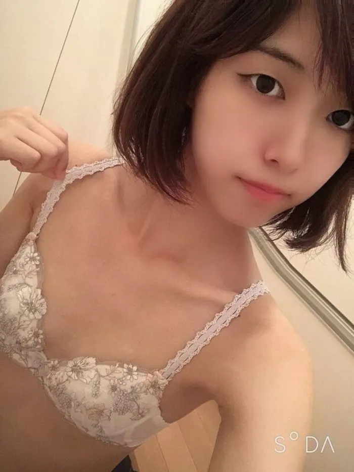 【動画1本＋画像7枚】貧乳お姉さんのハメまとめ