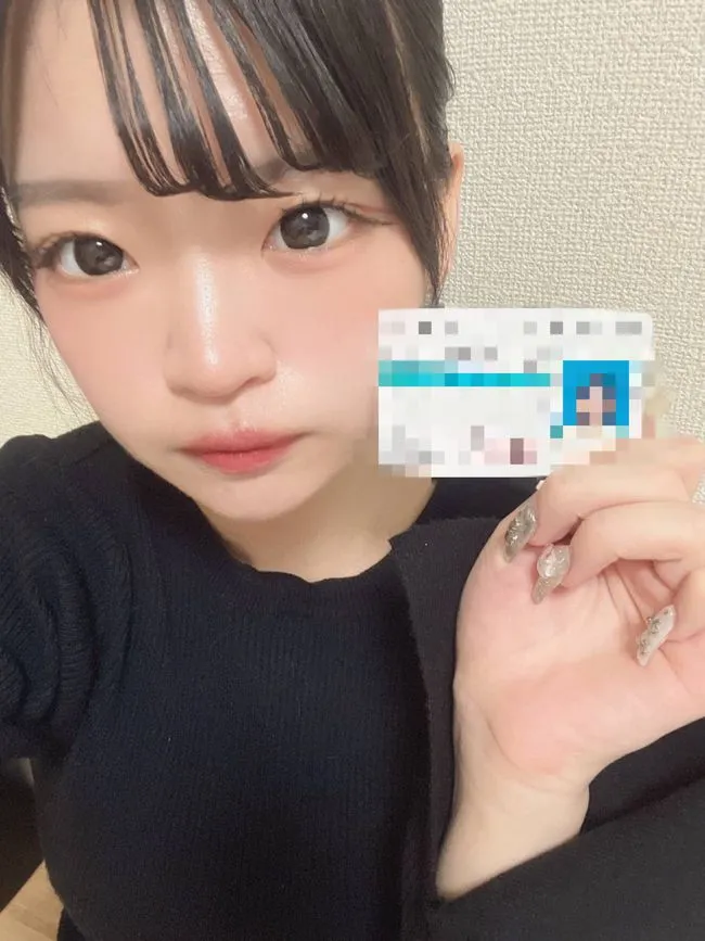 【無/生着替え】全裸身分証公開で黒歴史確定！未来ある女大生の誰にも言えない秘密のアルバイトの全貌を公開する。