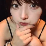 Una transmisión en vivo muy popular con una hermosa mujer.