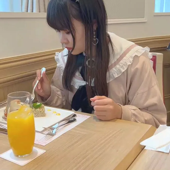 「期間限定　中だしＯＫ　バイトに来てはエッチして帰る不思議ちゃん　１９歳」