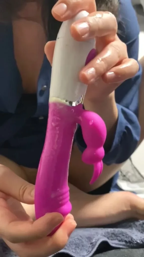 【白濁マン汁】壁の薄い新居で汁だくバイブオナニー