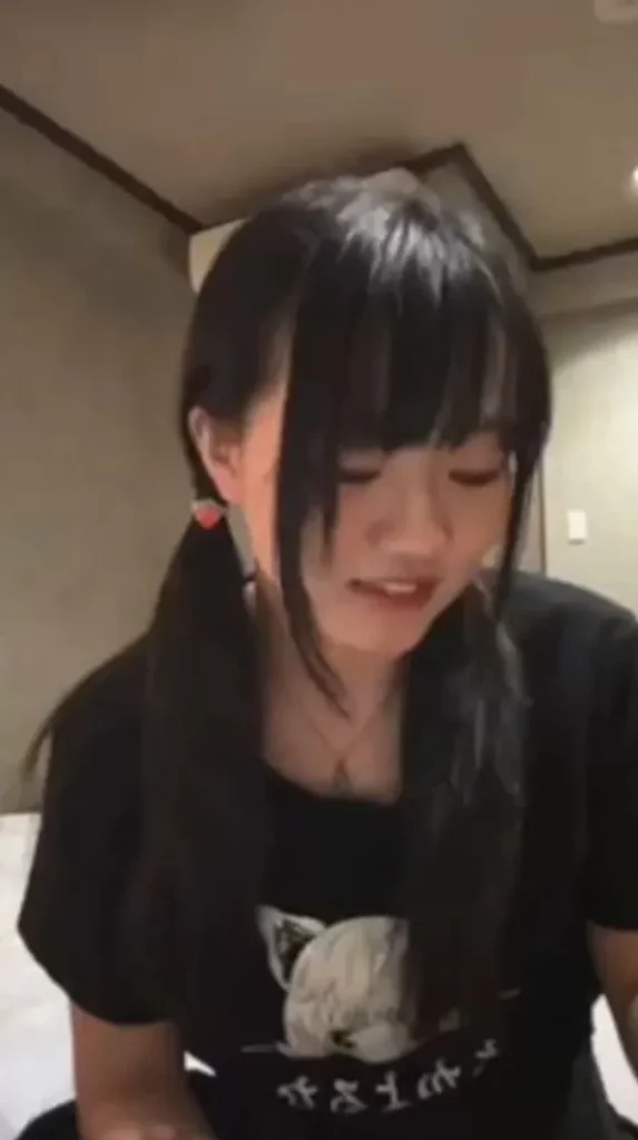 どっぷりエロに染まった大学生のインライ配信① 1 どっぷりエロに染まった大学生のインライ配信①