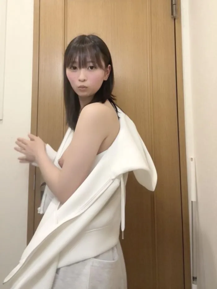 微エロ！ライブチャット素人個人配信無修正!
