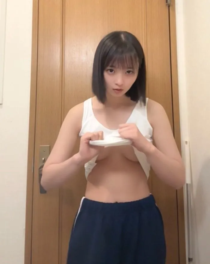 話題のかわいい子の動画