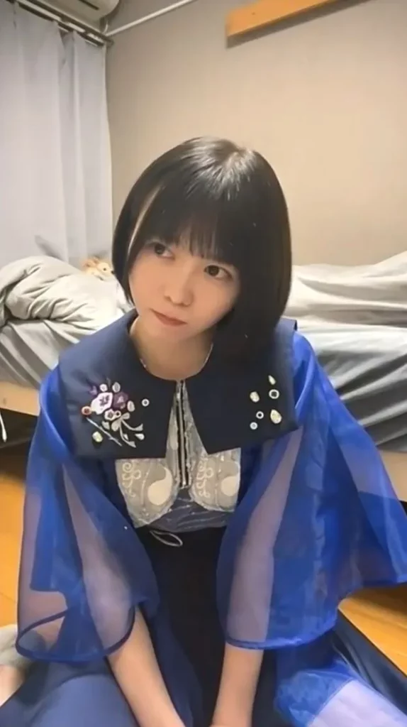 アイドルが舞台衣装を着てZoomオナ