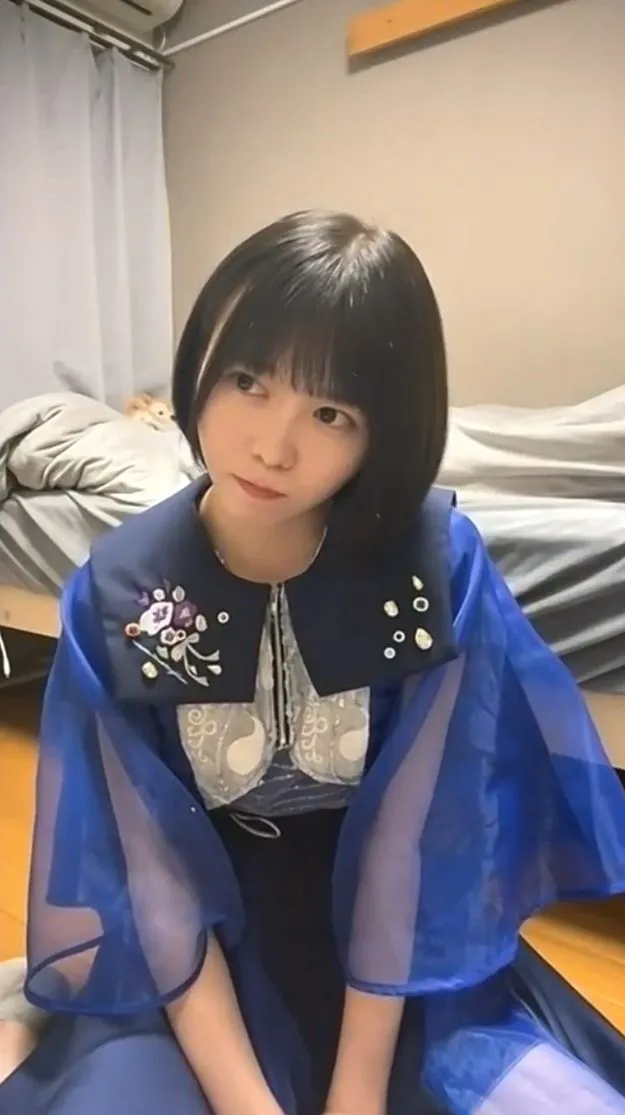 アイドルが舞台衣装を着てZoomオナ