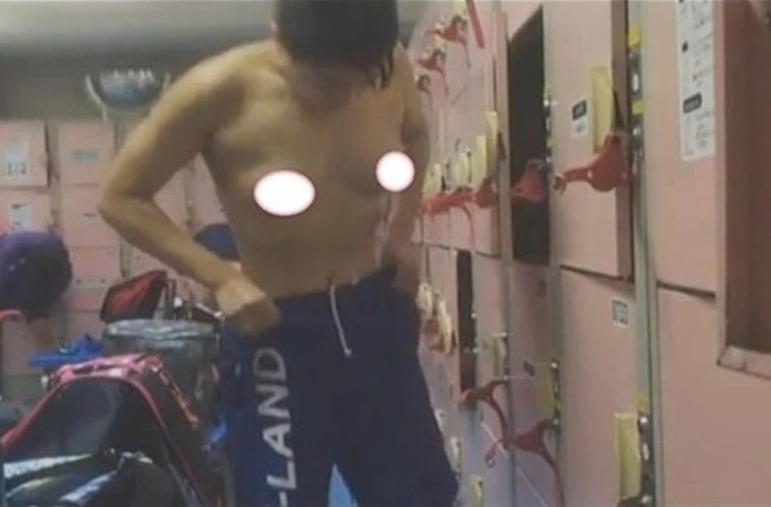 プール水着着替え