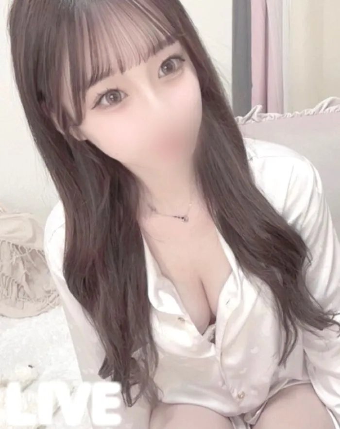 フォロワー18万の美女、ライブチャットオナニー、初出し5配信