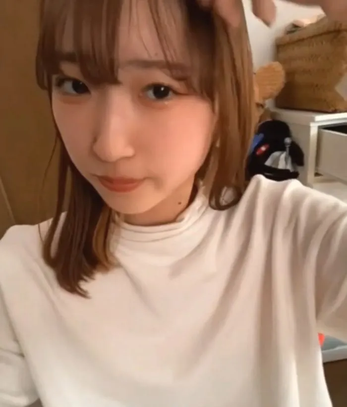お金に目が眩んだ大学生がZoomオナ