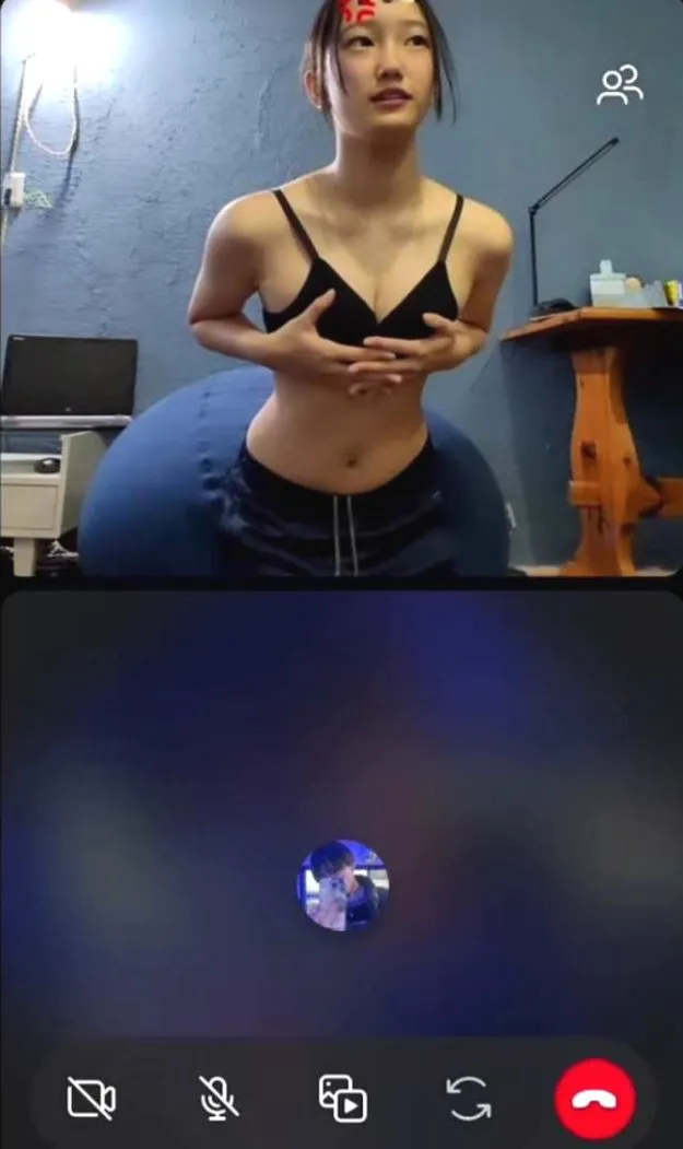 素人激かわ美乳パイパン美女のアへ顔オナニー