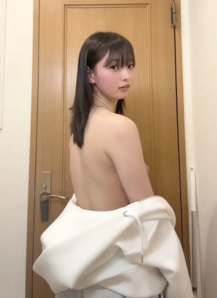 ◯◯で有名！素人無修正エロライブチャット配信！