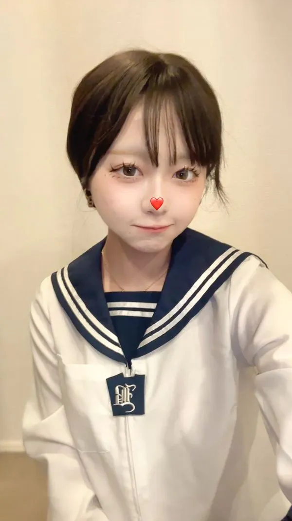あの有名な可愛すぎる！【素人ライブチャット無修正配信】エロすぎる！