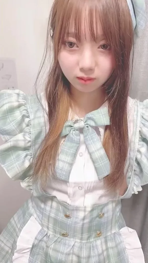 【2作目・79分・5.62GB】アイドルにも負けていない色白天使・笑顔が鬼可愛い美女⇒アイドルコスプレセックス♡