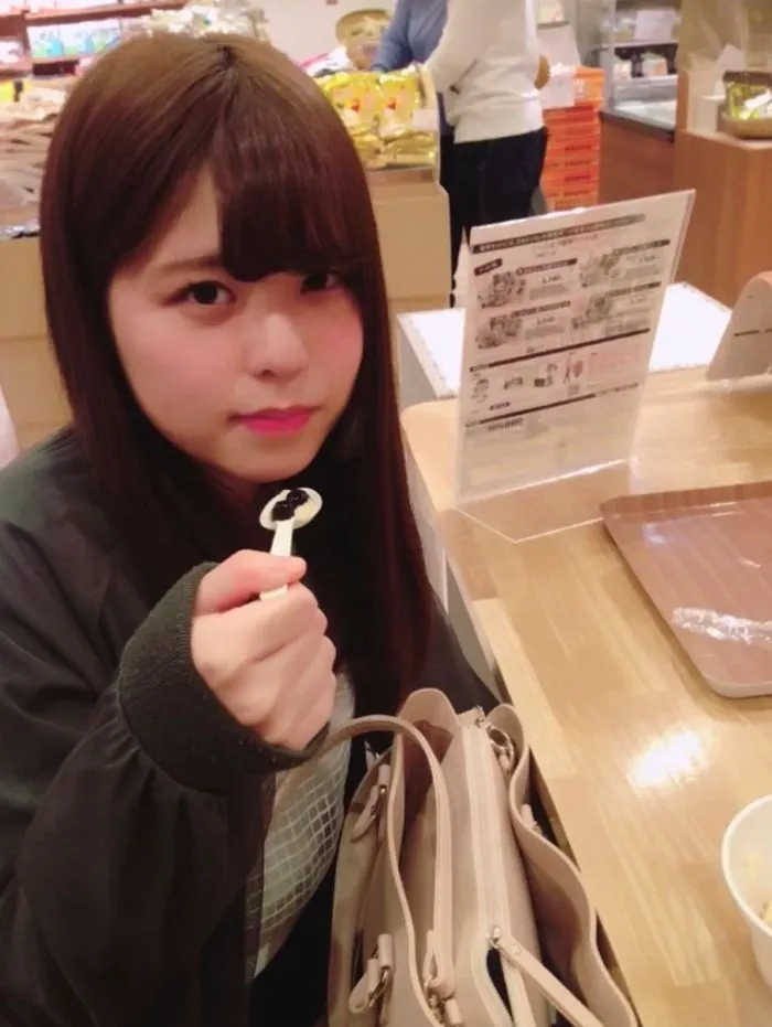 ★20歳のセフレ！100枚を超える写真とエロ自撮り＆ハメ動画！