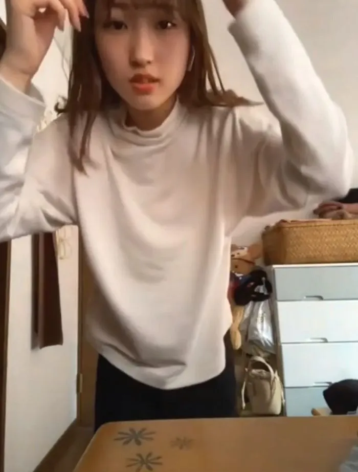 お金の誘惑に負けた大学生がZoomでオナニー 1 お金の誘惑に負けた大学生がZoomでオナニー