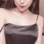 ファンからもらった大人のおもちゃを試すアイドル