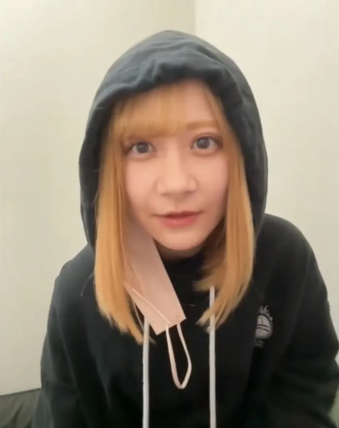 スタイル抜群金髪美女インフルエンサーとのzoom