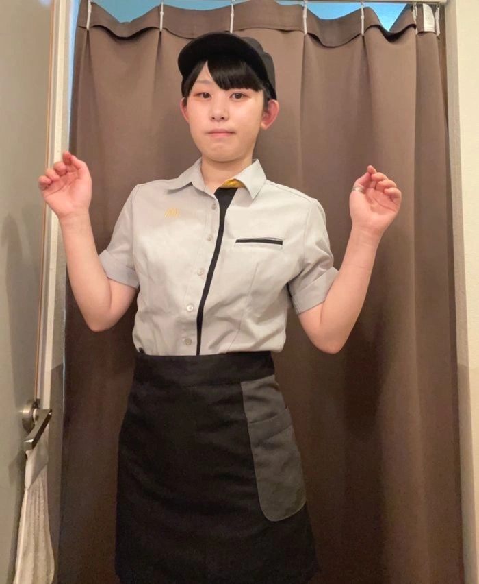 マク〇ナルドの制服でオナニーしちゃう変態さん【ZIP】