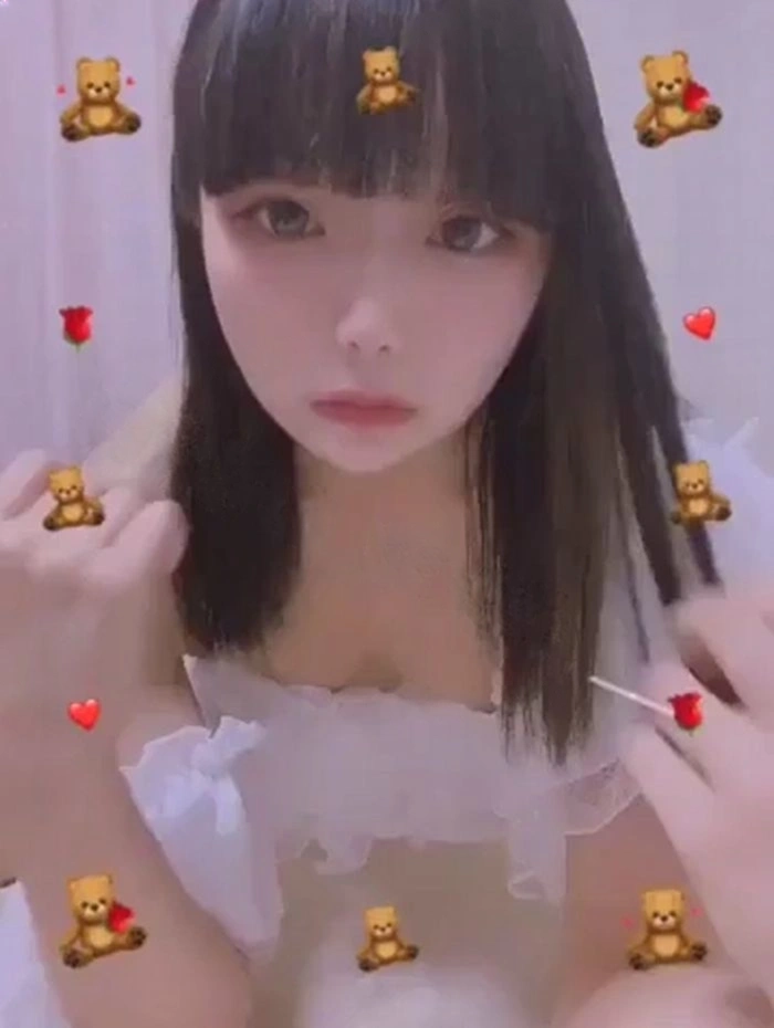 素人激かわ貧乳お姉さんの変態ディルドオナニー