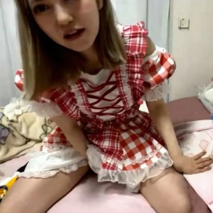 アイドル衣装を着てオナzoom 2 アイドル衣装を着てオナzoom