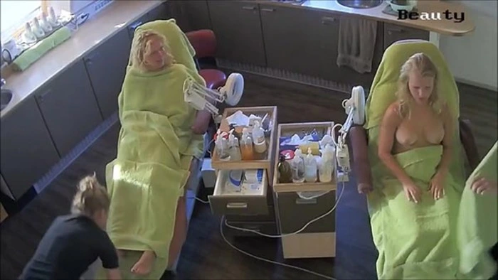 スパ施設の防犯カメラ