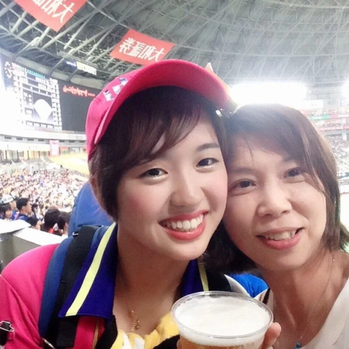 球場で笑顔を振りまいていた美女。SEX好きの変態すぎる日本人。