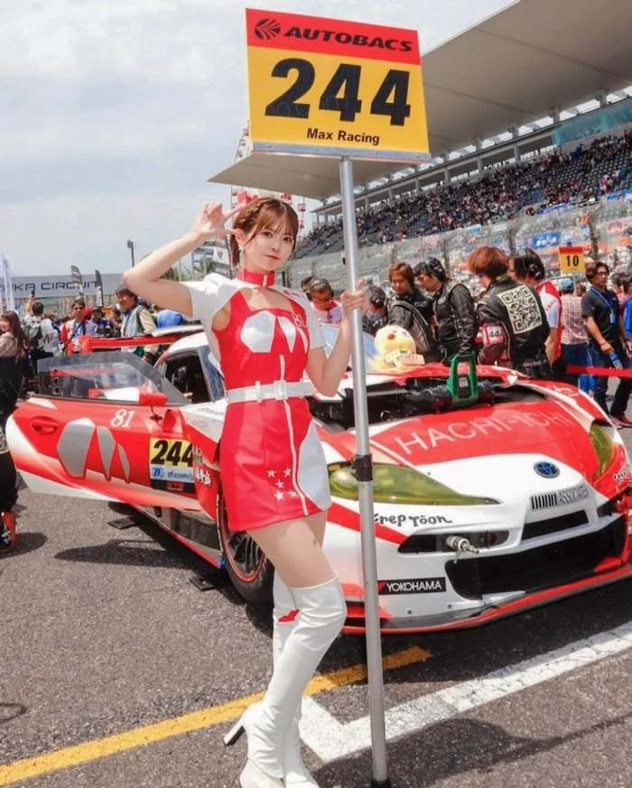 【特典付き】人妻元レースクイーンがzoomオナで秘密のお小遣い稼ぎ