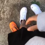 帰り道に人気のない場所で始めるカップル