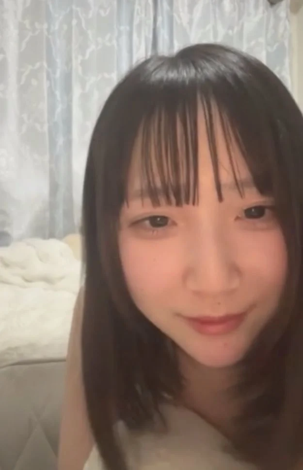 女優を夢見てる貧乳モデルとエロイプ