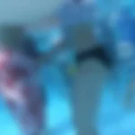 JKカップル彼女がプールで押付け