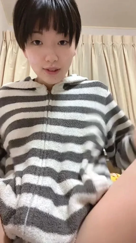 バレー部短髪女子大胆オナニー２