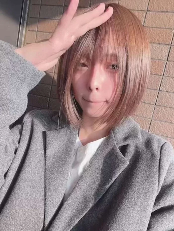 スレンダー貧乳美女の自撮り