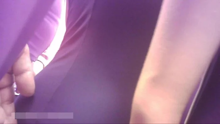 謎の手と水着少女（陸上編）