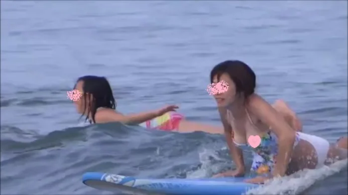 水着から出てしまった胸チラ