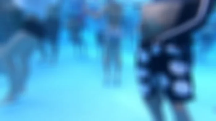 【超絶】大胆JKカップルのプール水中水着の中に手が！手コキ(後編)