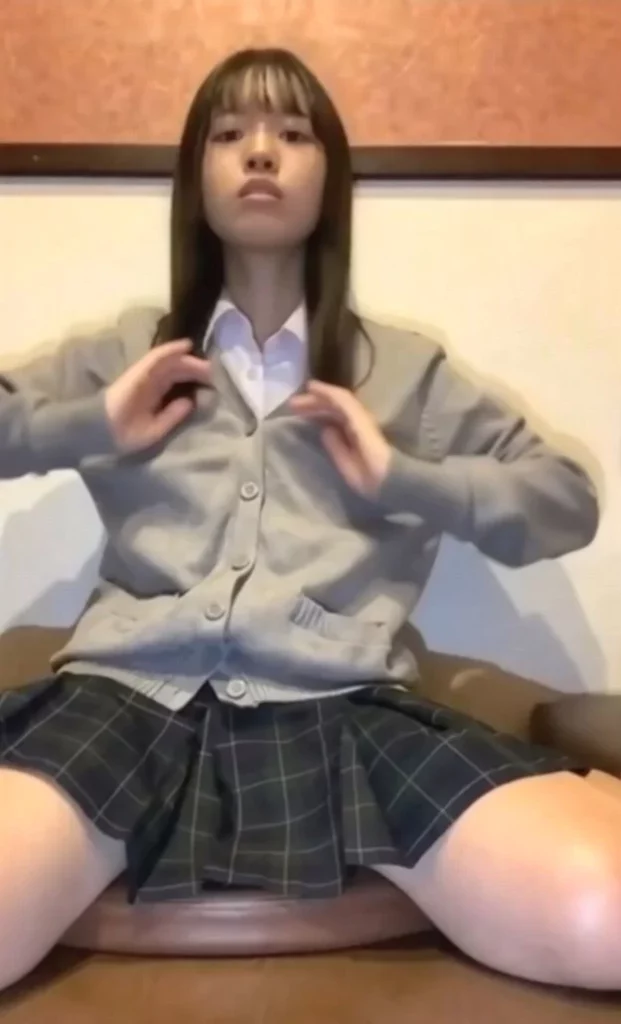 えろ可愛い制服むすめオナニー