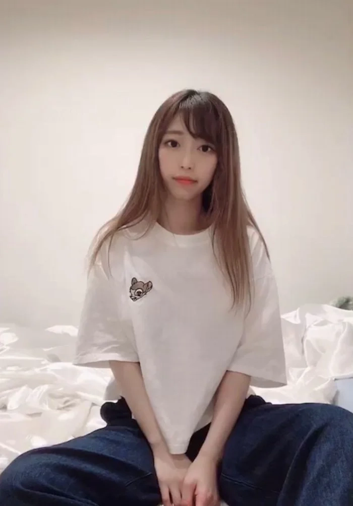 美巨乳キャバ嬢さんのHな自撮り【ZIP】