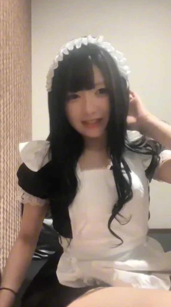 黒髪で超美人！推しのコンカフェ嬢との密会ZOOMビデオ通話